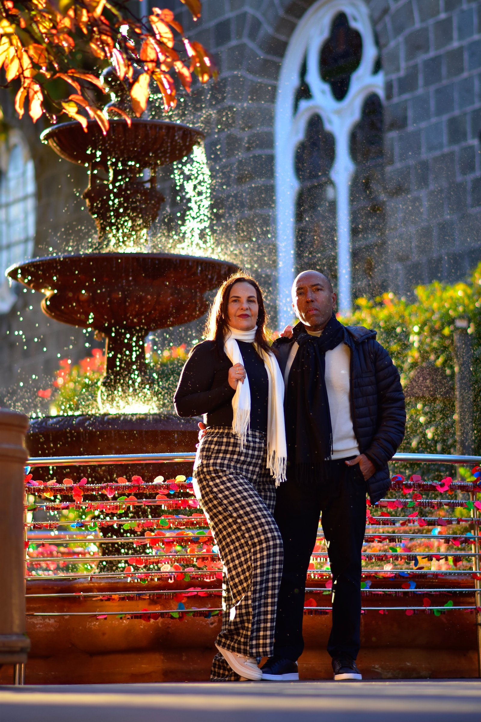 Casal no bosque